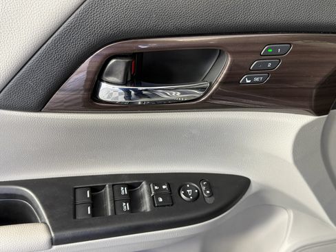 Used 2017 Honda Accord Touring image 20