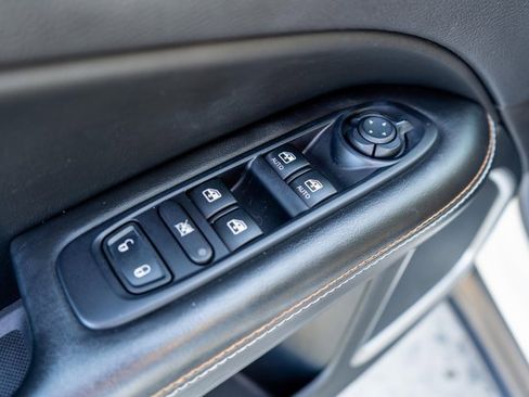 Used 2018 Jeep Compass Latitude w/ Cold Weather Group image 19