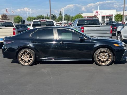 Used 2024 Toyota Camry SE w/ Convenience Package FWD image 3