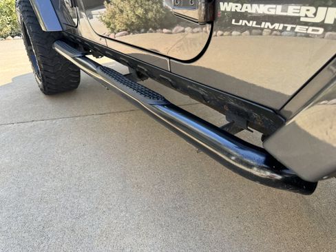 Used 2018 Jeep Wrangler Unlimited Sahara w/ Connectivity Group AWD/4WD image 36