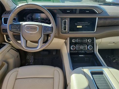 Used 2023 GMC Yukon Denali image 8