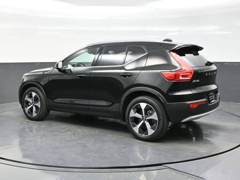 Used 2023 Volvo XC40 B5 Plus w/ Driver Assist Package AWD/4WD image 4