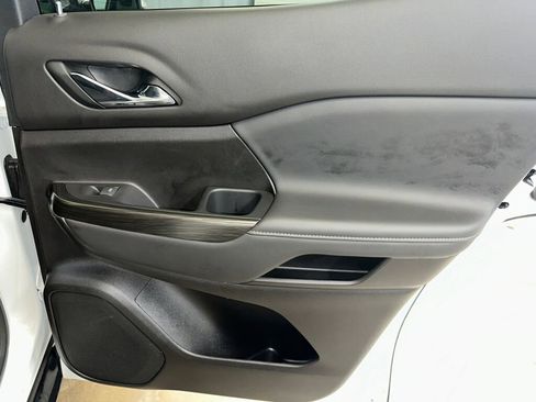 Certified 2023 GMC Acadia SLT w/ Preferred Package image 32