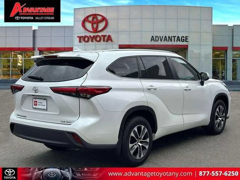 Used 2023 Toyota Highlander XLE AWD/4WD image 7