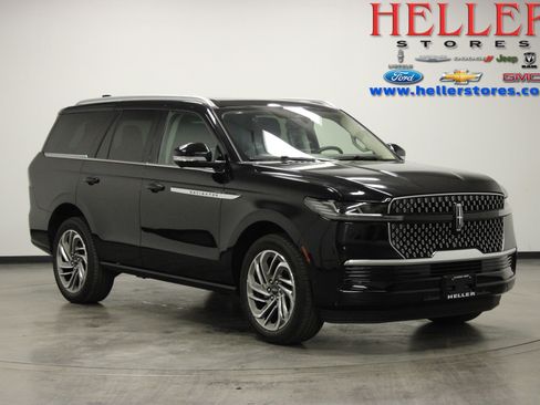 Used 2025 Lincoln Navigator Reserve image 1