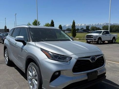 Used 2021 Toyota Highlander Limited AWD/4WD image 4
