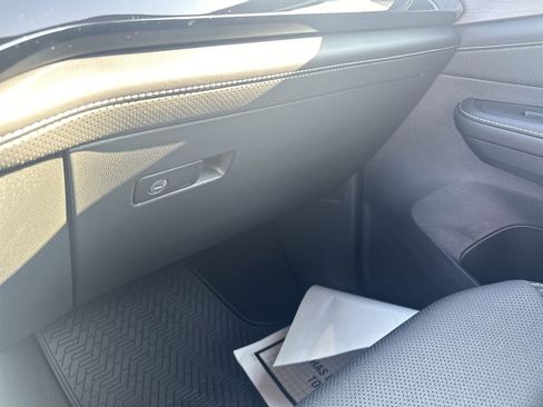 New 2024 Volkswagen Atlas Cross Sport SE image 39