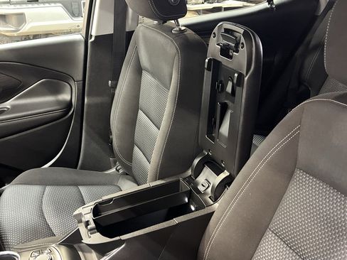 Used 2024 GMC Terrain SLE w/ Driver Convenience Package image 16