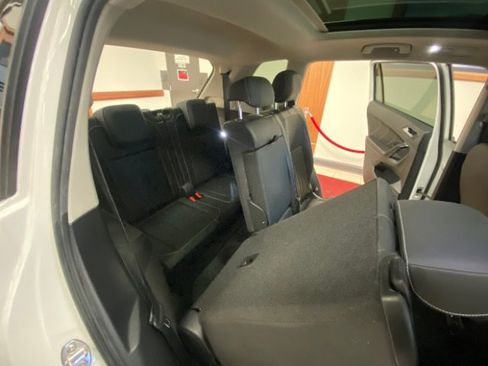 Used 2023 Volkswagen Tiguan SE w/ Panoramic Sunroof Package image 23