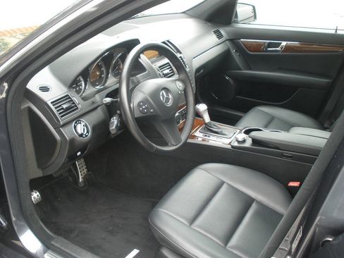 Used 2010 Mercedes-Benz C 300 4MATIC Sedan image 27