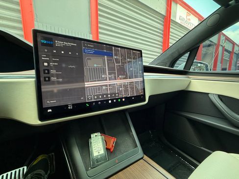 Used 2023 Tesla Model X AWD/4WD image 25