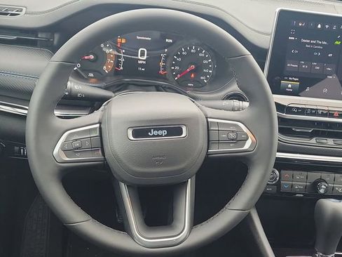 New 2026 Jeep Compass Latitude image 8