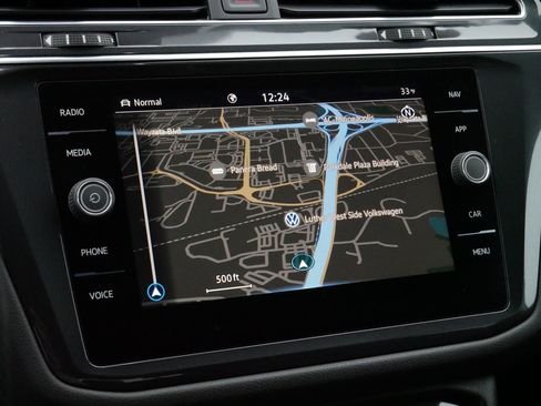 Certified 2022 Volkswagen Tiguan SEL R-Line image 22