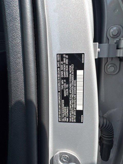 Certified 2025 Volvo XC40 B5 Plus AWD/4WD image 28