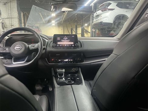 Used 2023 Nissan Rogue SV w/ SV Premium Package image 14