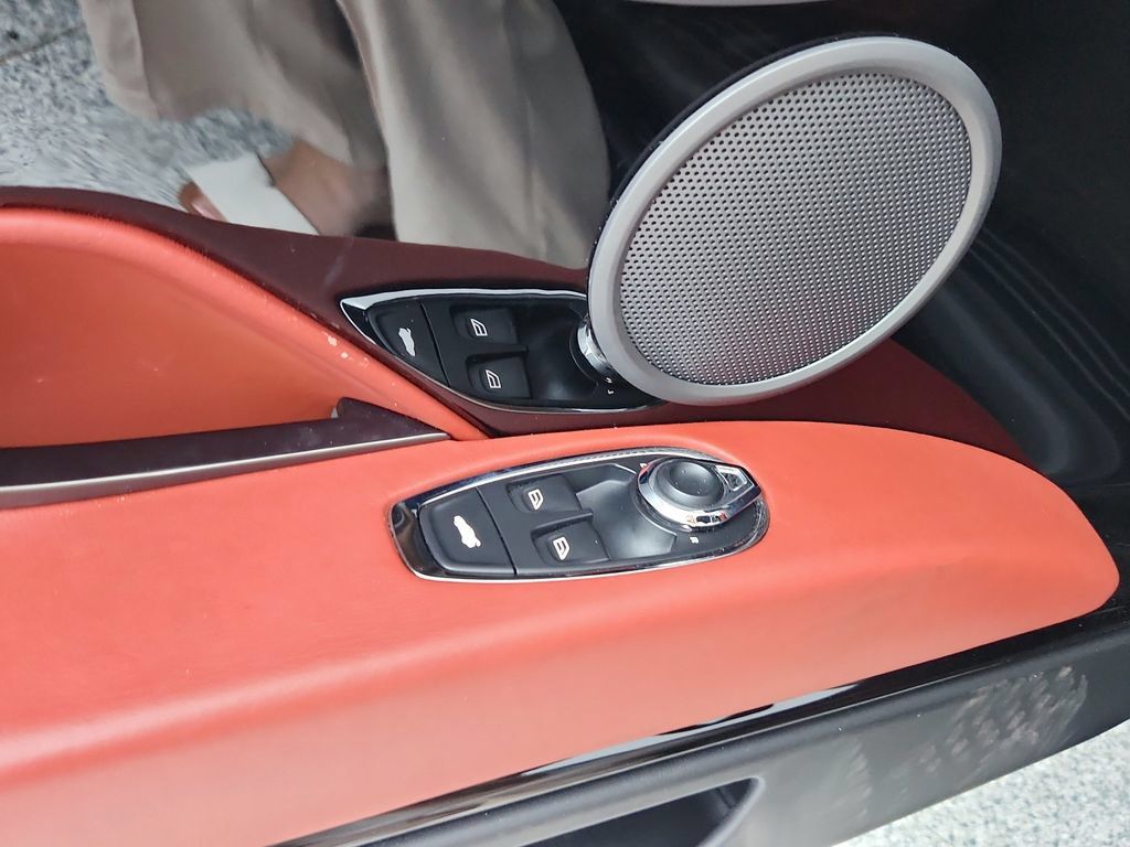 Used 2018 Aston Martin DB11 Coupe RWD image 19