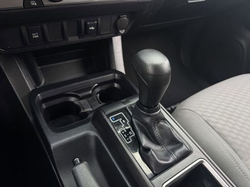 Used 2020 Toyota Tacoma SR w/ SR Convenience Package RWD image 18