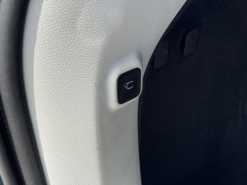 Used 2022 Jeep Cherokee Limited w/ Elite Package AWD/4WD image 6