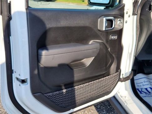 New 2023 Jeep Gladiator Willys image 10