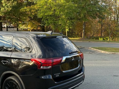 Used 2018 Mitsubishi Outlander ES image 5
