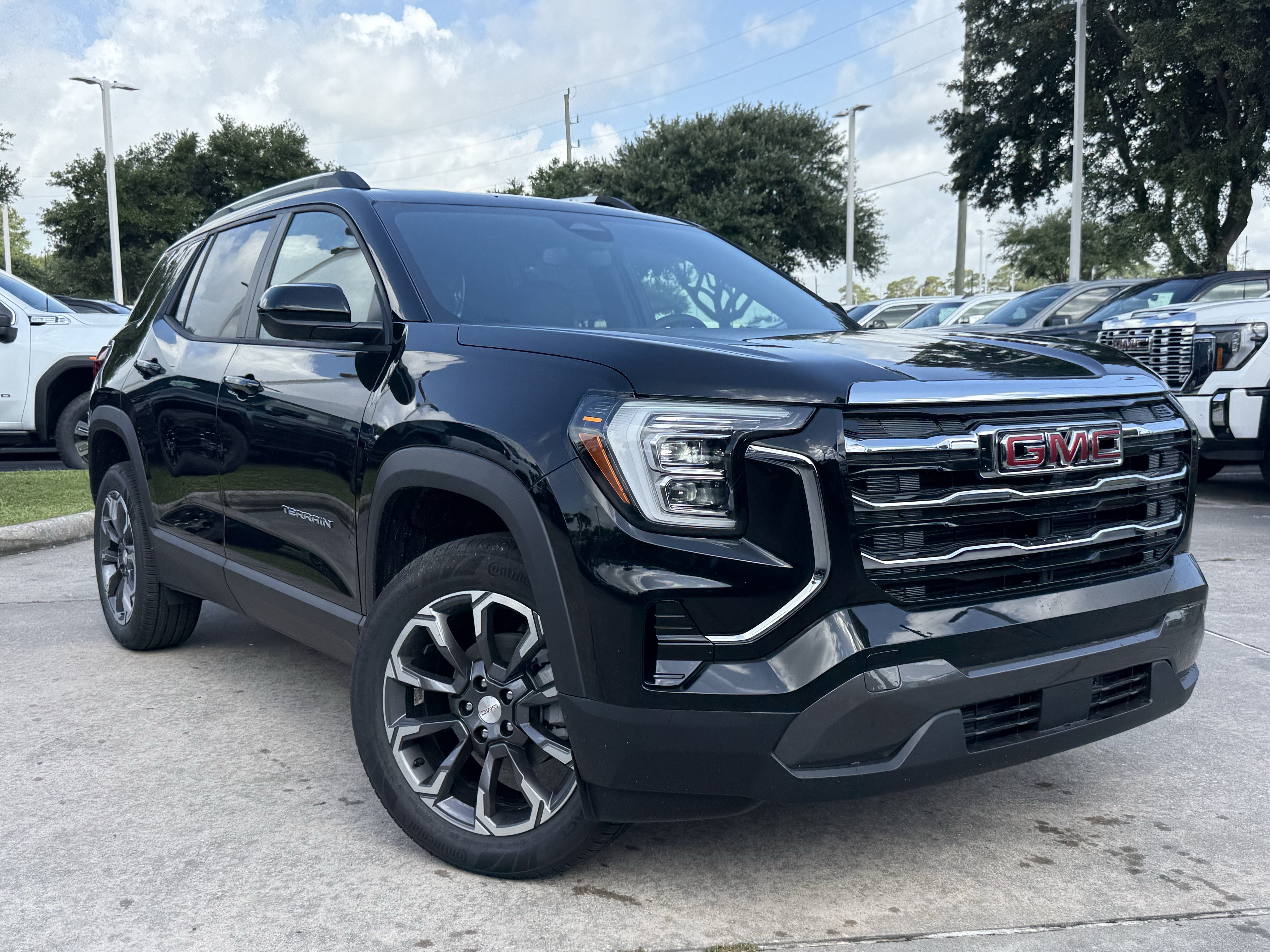 New 2027 GMC Terrain Elevation w/ Elevation Premium Package FWD image 2