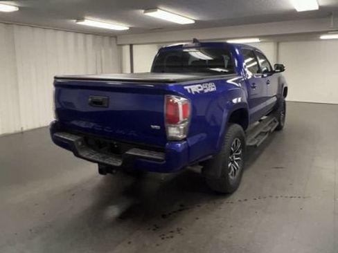 Used 2022 Toyota Tacoma TRD Sport w/ TRD Premium Sport Package AWD/4WD image 8