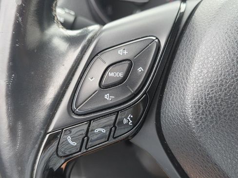 Used 2019 Toyota C-HR XLE FWD image 21