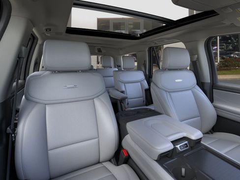 New 2025 Ford Expedition Platinum w/ Driver's Package AWD/4WD image 32