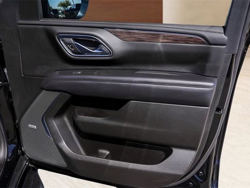 Used 2021 Chevrolet Tahoe LT w/ LT Signature Package image 29