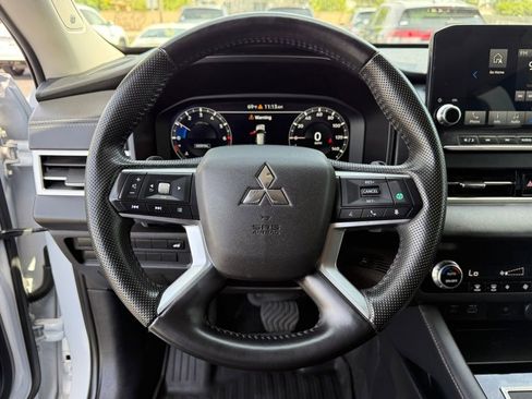 Used 2024 Mitsubishi Outlander FWD image 18