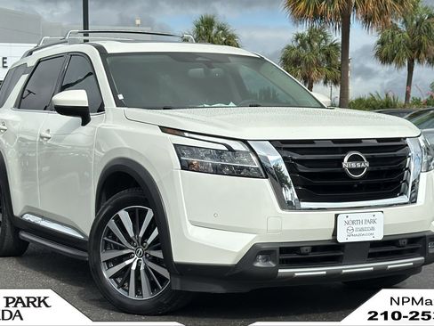 Used 2022 Nissan Pathfinder Platinum w/ Lighting Package (N93) FWD image 1