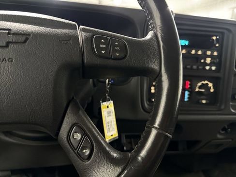 Used 2004 Chevrolet Silverado 2500 LS w/ Snow Plow Prep Package image 10