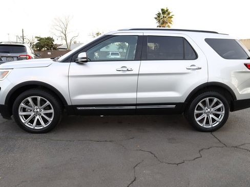 Used 2016 Ford Explorer Limited image 7