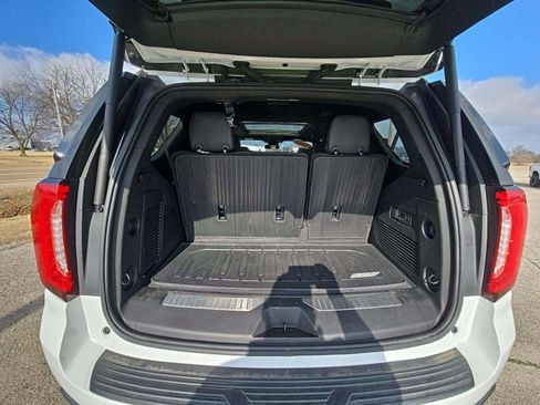 Used 2023 GMC Yukon AT4 w/ LPO, Floor Liner Package image 12