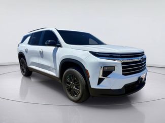 Used 2025 Chevrolet Traverse LT FWD video 1