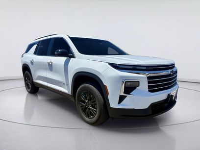 Used 2025 Chevrolet Traverse LT