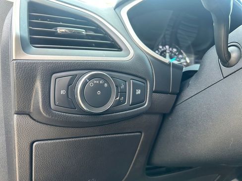 Used 2020 Ford Edge SEL image 21