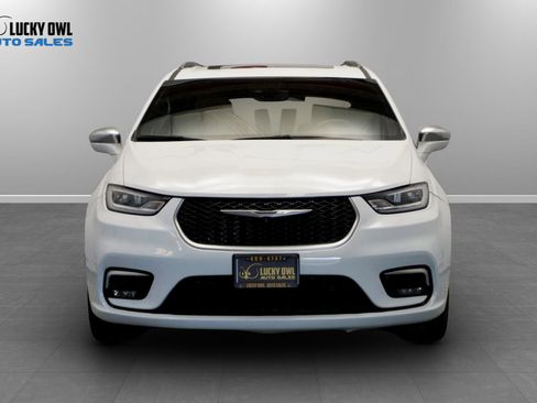 Used 2022 Chrysler Pacifica Pinnacle FWD image 2