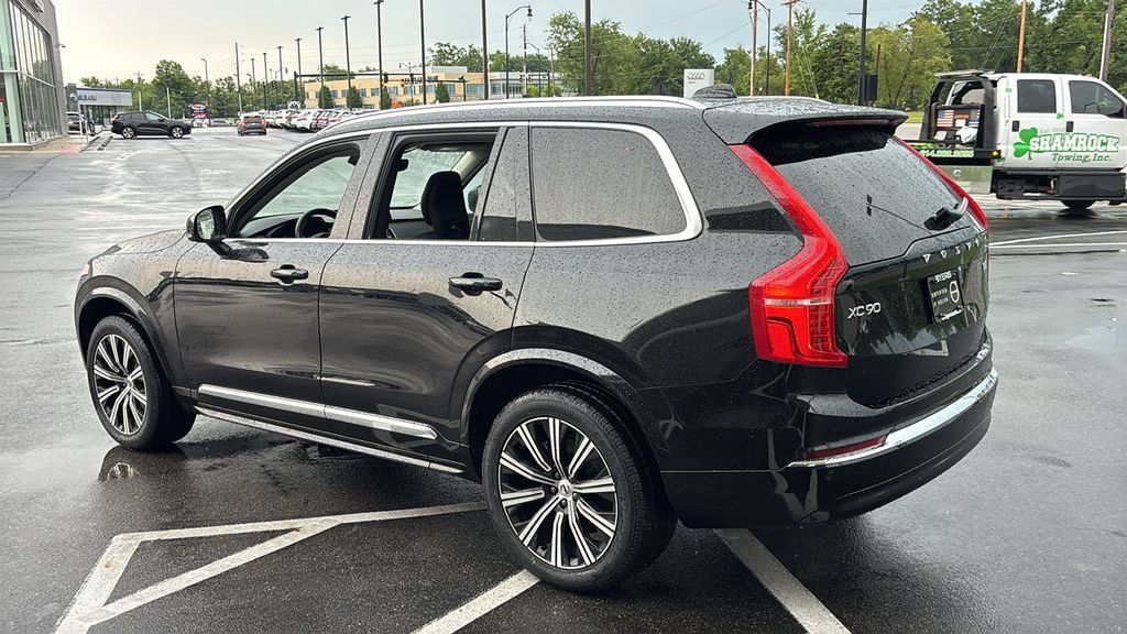 Certified 2024 Volvo XC90 B5 Core w/ Climate Package AWD/4WD image 4
