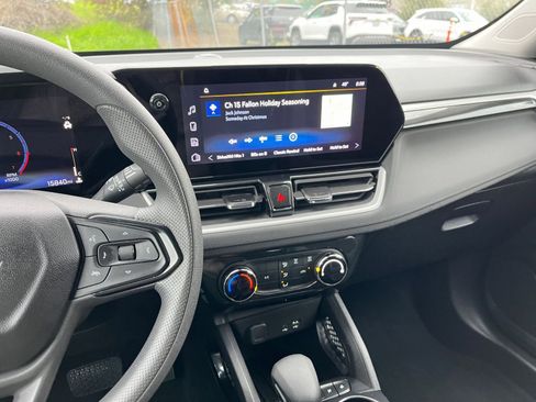 Used 2025 Chevrolet TrailBlazer LT image 18