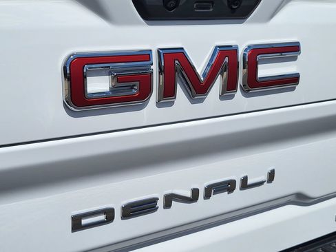 Used 2022 GMC Sierra 3500 Denali w/ Denali Ultimate Package AWD/4WD image 8