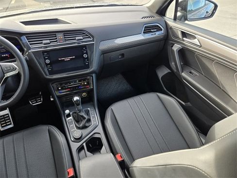 Used 2023 Volkswagen Tiguan SE R-Line image 30