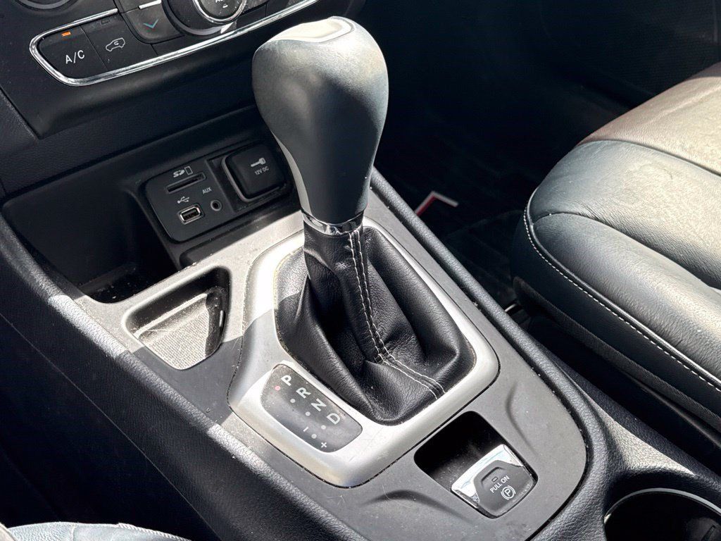 Used 2017 Jeep Cherokee Limited FWD image 26