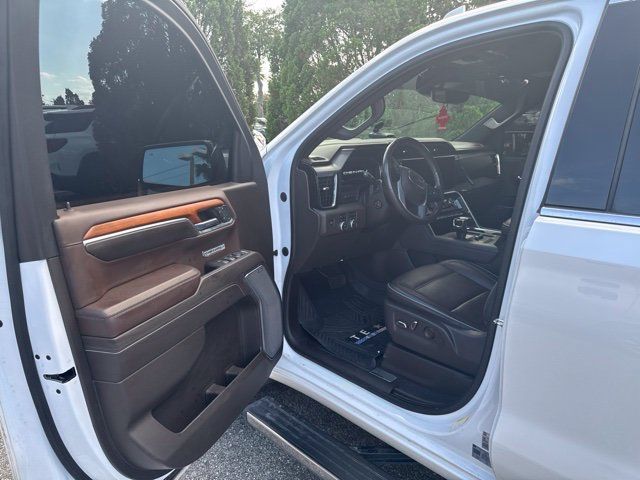 Used 2023 GMC Sierra 1500 Denali w/ Denali Reserve Package AWD/4WD image 5