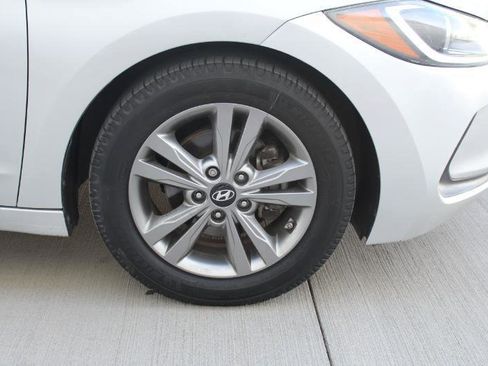 Used 2017 Hyundai Elantra SE image 36