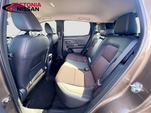 Used 2025 Nissan Kicks SR FWD image 31