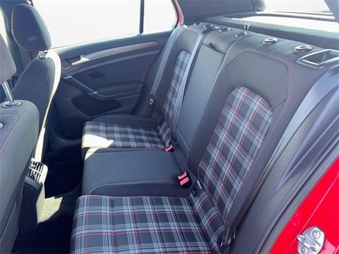 Used 2018 Volkswagen GTI SE image 13