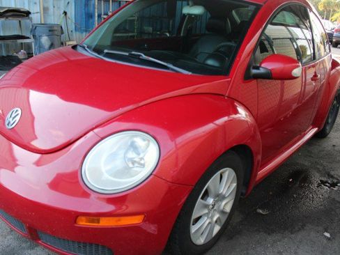Used 2008 Volkswagen Beetle S FWD image 2
