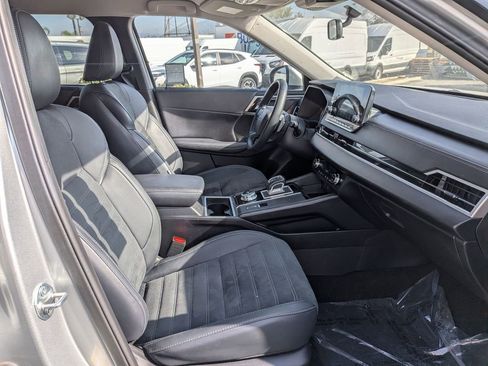 Used 2024 Mitsubishi Outlander SE image 30