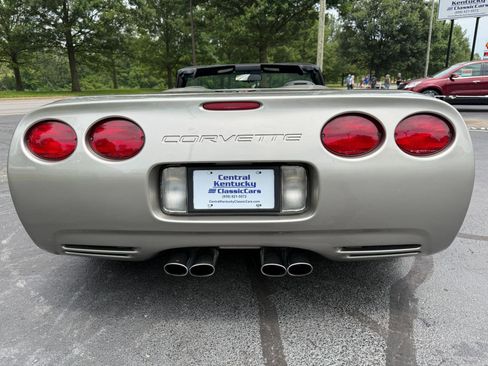 Used 1999 Chevrolet Corvette Convertible w/ Memory Pkg RWD image 9
